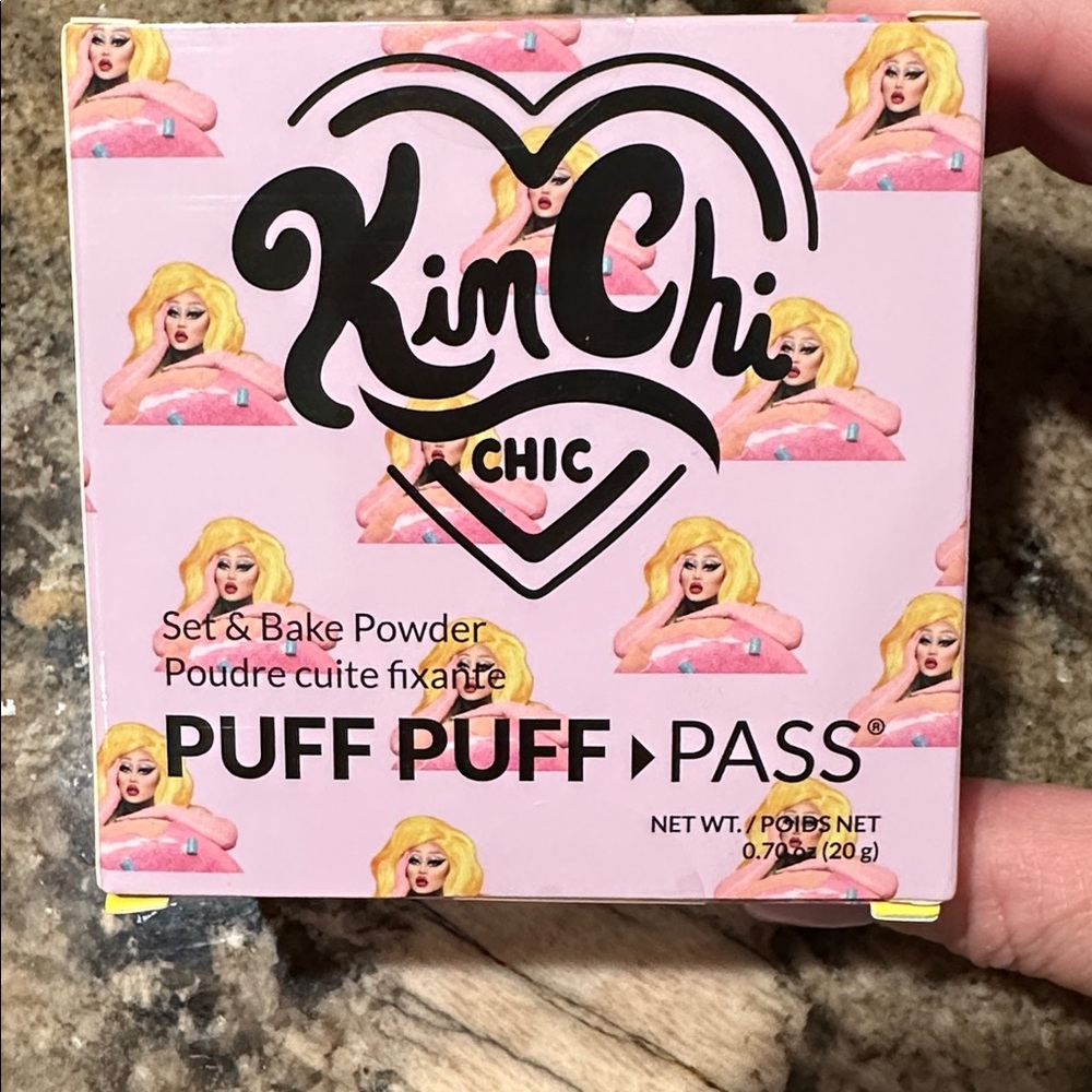 Kim Chi Chic Beauty PUFF PUFF PASS SET & BAKE POWDER shade: 03 TRANSLUCENT